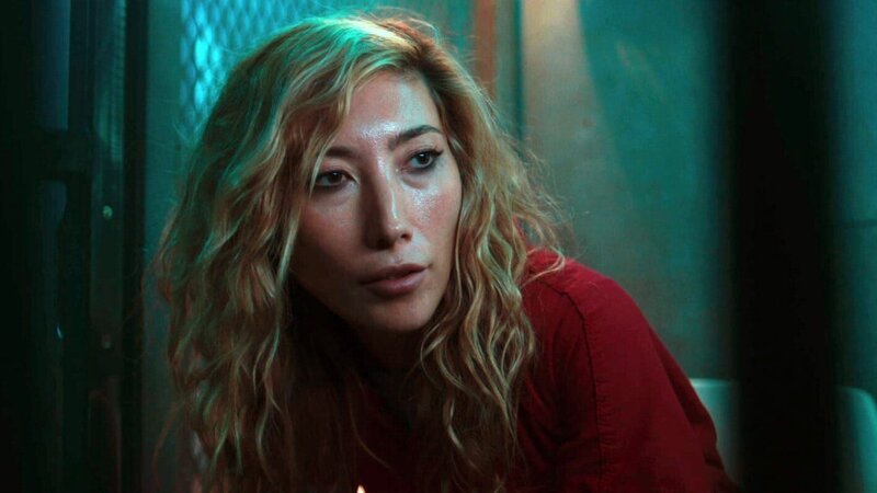 Samantha „Doc“ Brown (Dichen Lachman) ist Gefangene in einem gepanzerten Fahrzeug; Samantha „Doc“ Brown (Dichen Lachman) ist Gefangene in einem gepanzerten Fahrzeug – Bild: RTLZWEI