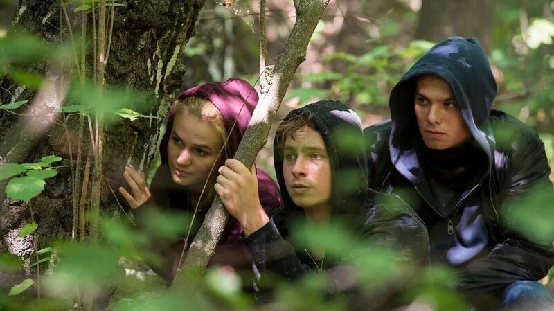 Paula (Leonie Wesselow), Morten (Matti Schmidt-Schaller), Erik (Tom Gronau). – Bild: The Movie Database