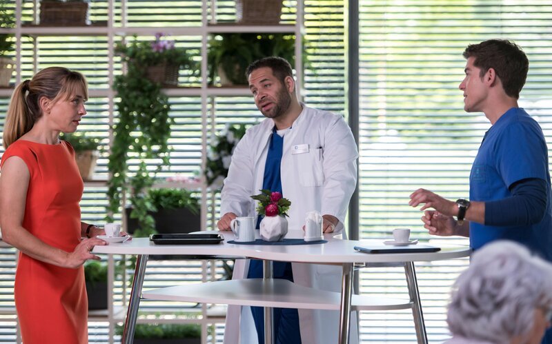 (v.l.n.r.) Isabella Hertz (Catherine Bode); Matteo Moreau (Mike Adler); Ben Ahlbeck (Philipp Danne) – Bild: Sat.1 emotions