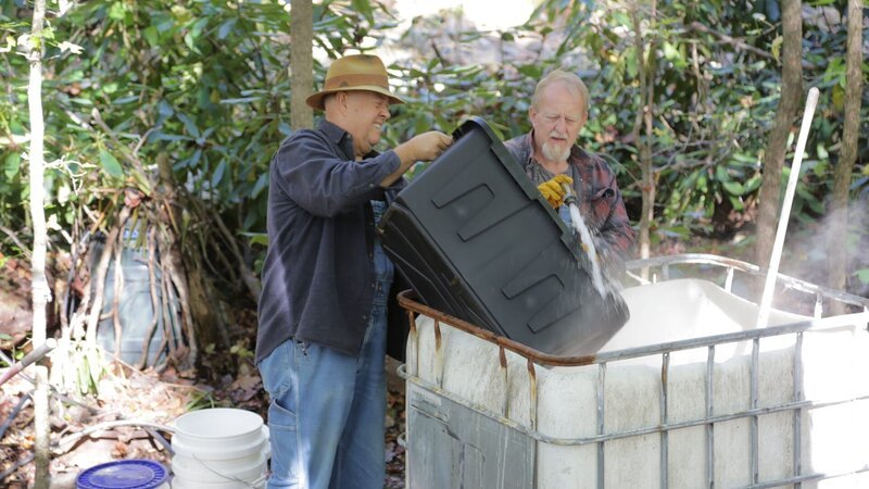 Mark Ramsey and Eric „Digger“ Manes making mash at the still site in the woods.. – Bild: Warner Bros. Discovery