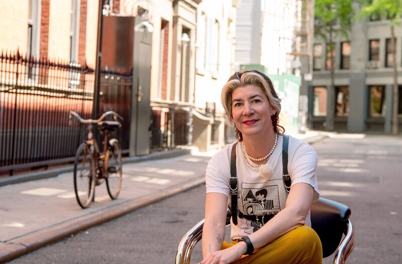 Lizz Wright, betreibt mit Bobby Tochtermann einen Friseursalon im West Village. – Bild: WDR/​Matthias Sdun