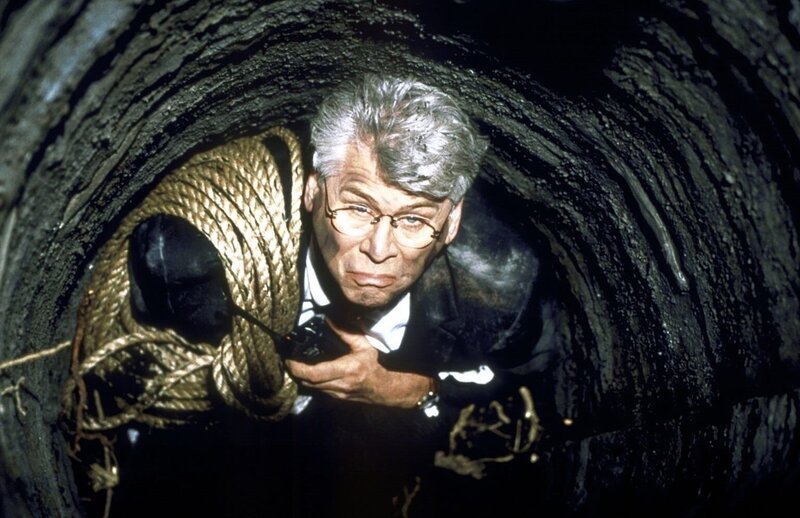 Bürgermeister Winston (Barry Bostwick) ist in ein Loch gefallen … – Bild: ProSieben Fun