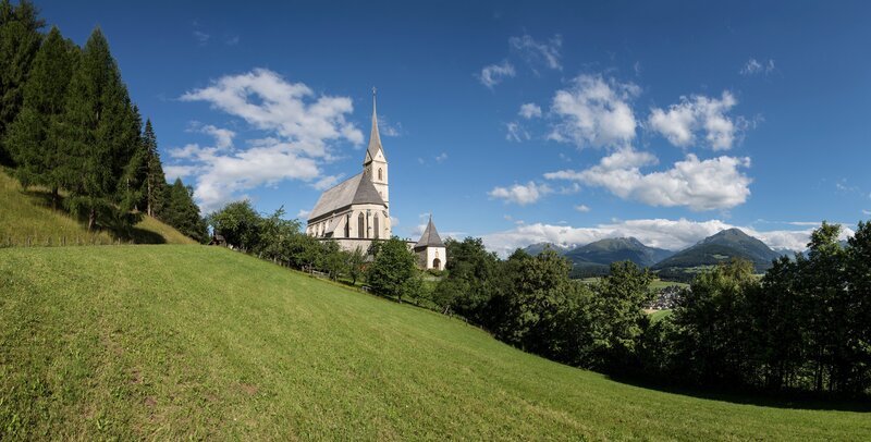 Die Kirche St. Leonhard im Lungau,Tamsweg. – Bild: ServusTV /​ Wolfgang Weinhäupl