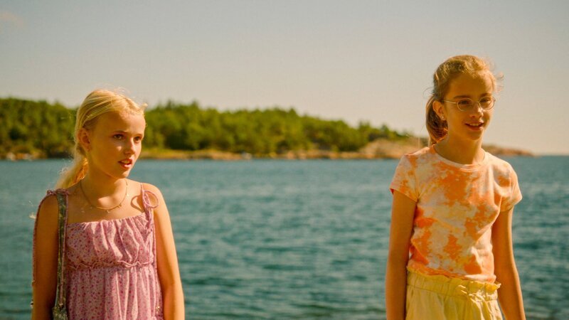 (v.li.): Emilie Lindgren-Åsly (Anja), Idun Dahlskås Urnes (Ronja). – Bild: ORF/​Beta Film/​NRK/​Annicken Aasheim/​Alvilde Naterstad