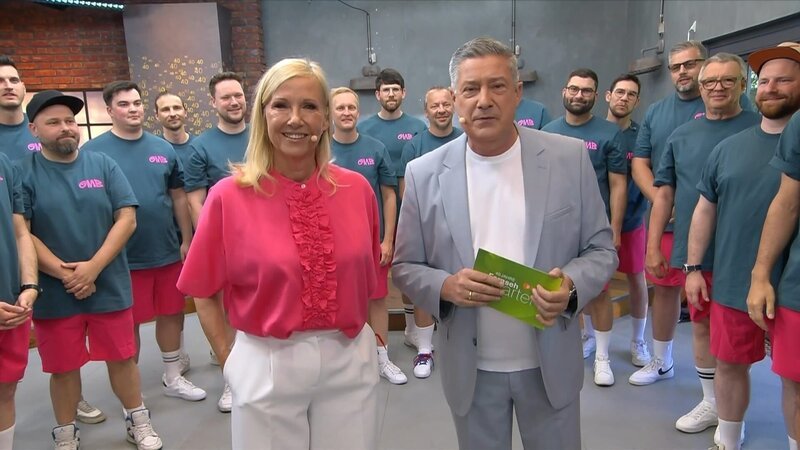 Andrea Kiewel mit Joachim Llambi und den Goldisch Meenzer Bube. – Bild: ZDF
