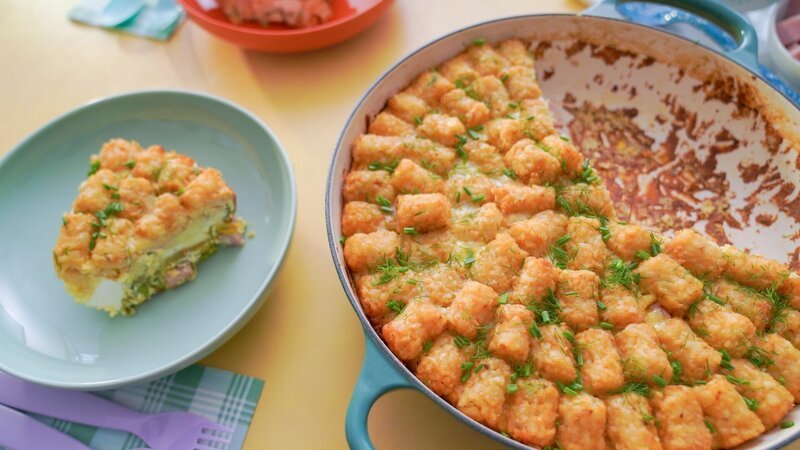 Beauty shot of Molly Yeh’s Hammy Breakfast Hotdish, as seen on Girl Meets Farm, season 9. – Bild: Discovery, Inc. All Rights Reserved.