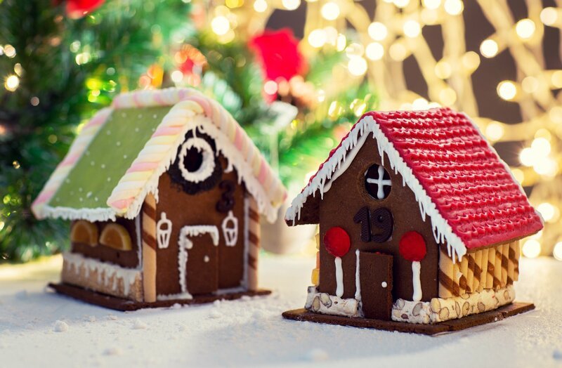 Closeup of beautiful gingerbread house at home – Bild: PLURIMEDIA (Getty Images /​ iStockphoto)