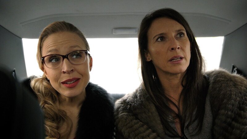L-R: Nicoletta Huber (Nina Proll), Waltraud Steinberg (Maria Köstlinger). – Bild: ORF 1