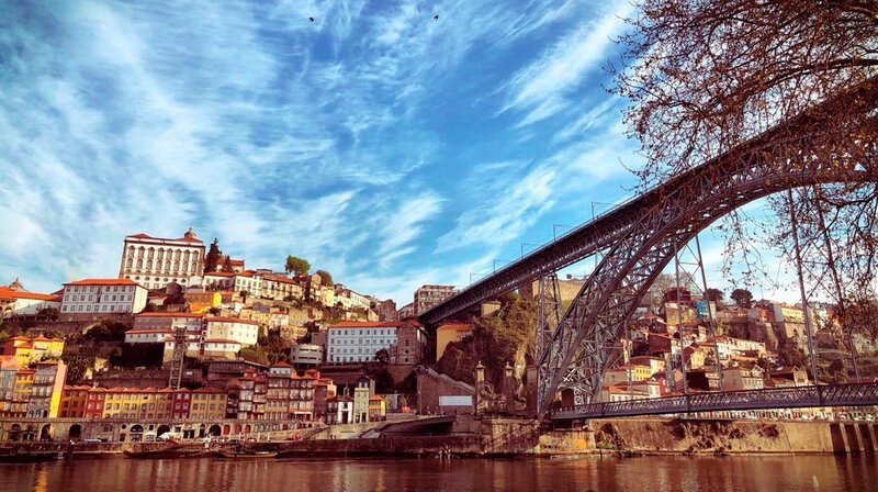 Brücke Ribeira. Die Ponte Dom Luis I. und das Ufer des Stadtteils Ribeira. – Bild: SR/​Barbara Hafner