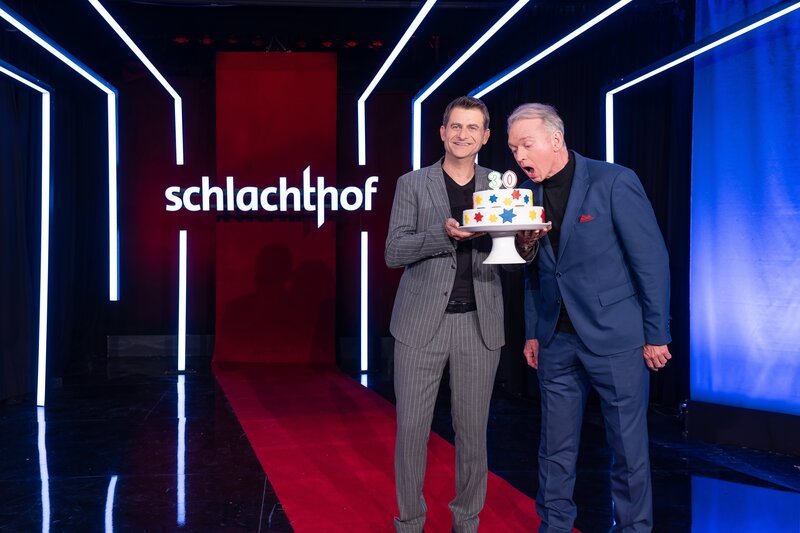 Von links: Michael Altinger und Christian Springer. – Bild: Markus Konvalin /​ BR