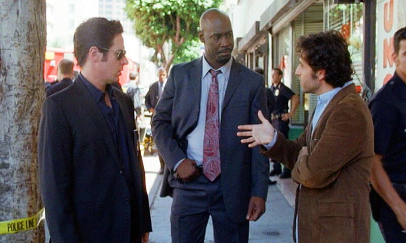 Don (Rob Morrow, l.), Charlie (David Krumholtz, r.) und Det. Schmidt (DB Woodside, M.) ermitteln in einem neuen Fall … – Bild: Paramount Network Television