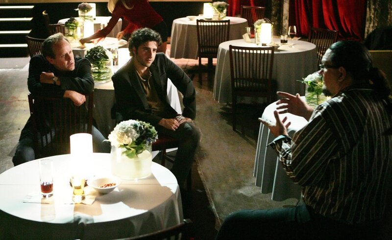 Die Ermittlungen laufen auf Hochtouren: Larry (Peter MacNicol, l.), Charlie (David Krumholtz, M.) und Penn Jillette (Penn Jillette, r.) … – Bild: Paramount Network Television