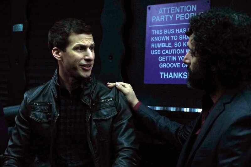 Jake Peralta (Andy Samberg, l.); Adrian Pimento (Jason Mantzoukas, r.) – Bild: UNIVERSAL TELEVISION LLC