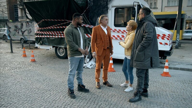 Ben Handke (l.); Ingo Lenßen (2.v.l.) – Bild: ProSiebenSat.1 Media SE