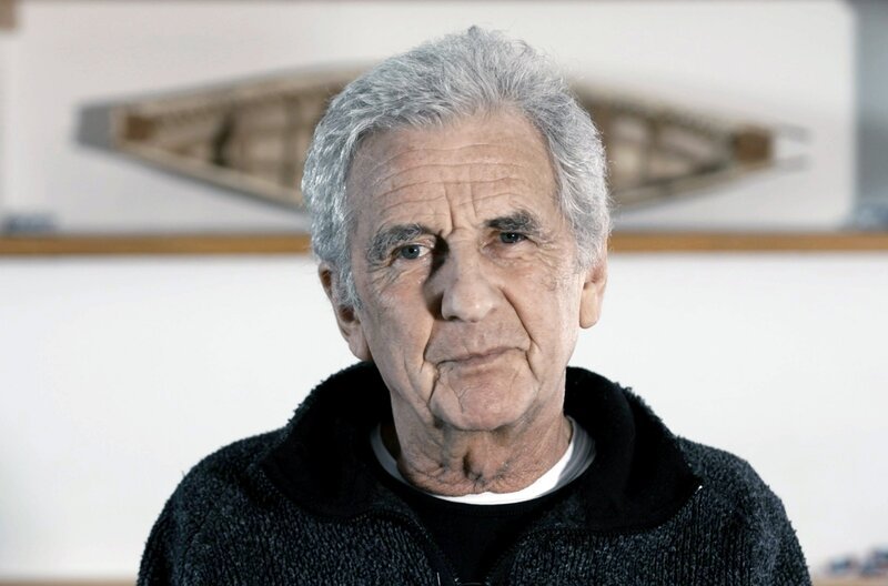 Der in Südtirol geborene Robert Peroni führt seit den 1990er Jahren das Rote Haus als Gästehaus für Fremde. Er beschäftigt dort 70 einheimische Mitarbeiterinnen und Mitarbeiter. – Bild: Vidicom/​Bardehle