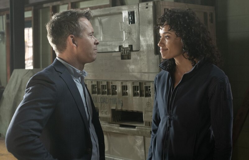 l-r: Todd Lasance als AFP Liaison Officer Sergeant Jim ‚JD‘ Dempsey und Olivia Swann als NCIS Special Agent Captain Michelle Mackey – Bild: CBS Studios Inc. All Rights Reserved. Daniel Asher Smith