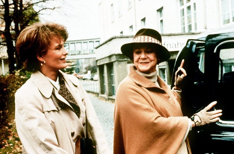 Barbara de Koy, Enzi Fuchs. – Bild: ORF/​Beta Film
