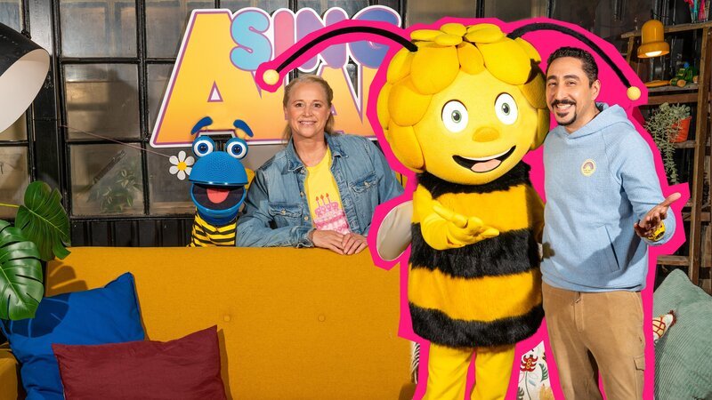 Biene Maja hat Geburtstag. Das muss gefeiert werden – natürlich mit viel Musik! Eko Fresh hat für Maja sogar einen Geburtstags-Überraschungssong dabei. – Bild: ZDF/​Tim Bornemann