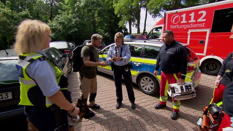 Eine junge Frau wird vermisst. Sie wollte mit ihrem Säugling in den Park gehen und ist nun verschwunden. – Bild: RTLZWEI