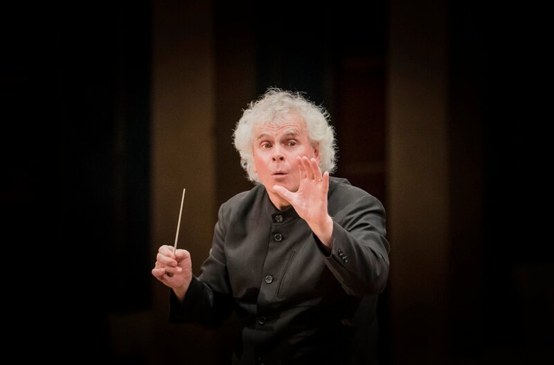 Sir Simon Rattle dirigiert die Serenade Nr. 10 in B-Dur KV 361 "Gran Partita" für zwei Oboen, zwei Klarinetten, zwei Bassetthörner, vier Waldhörner, zwei Fagotte und Kontrabass von Wolfgang Amadeus Mozart. – Bild: BR/Peter Meisel Sir Simon Rattle dirigiert die Serenade Nr. 10 in B-Dur KV 361 "Gran Partita" für zwei Oboen, zwei Klarinetten, zwei Bassetthörner, vier Waldhörner, zwei Fagotte und Kontrabass von Wolfgang Amadeus Mozart. – Bild: BR/Peter Meisel