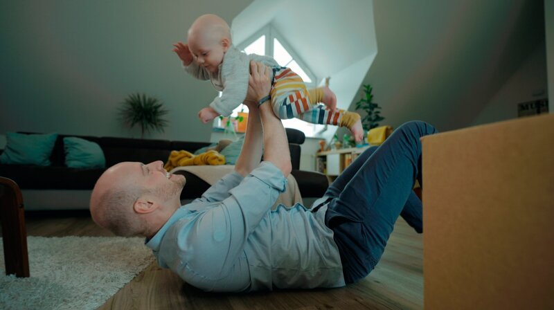 Manuel mit Sohn Matz. – Bild: HR