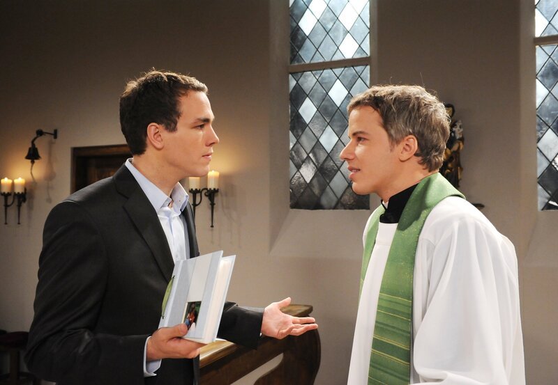 Xaver (Jan van Weyde, l.); Martin (David Paryla, r.) – Bild: ARD/​Ann Paur