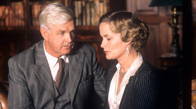Tommy Mayfield (John Stride) und Lady Mayfield (Ciaran Madden) – Bild: WDR/​ITV plc (Granada International)