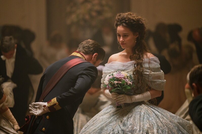 Kaiser Franz Joseph I. (Jannik Schümann), Sisi (Dominique Devenport). – Bild: ORF/​Beta Film/​RTL
