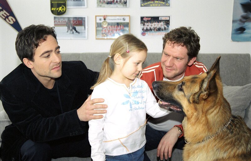 (v.li.): Alexander Pschill, Elisabeth Zerbes, Johannes Zeiler. – Bild: ORF/​DOR-Film/​