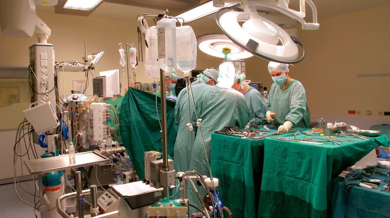 Organentnahme in einer Klinik im Rhein-Main Gebiet. – Bild: HR