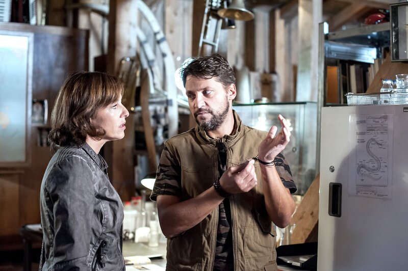 Julia Cencig (Nina Pokorny), Patrick Bach (Sandro Lang). – Bild: ORF 1