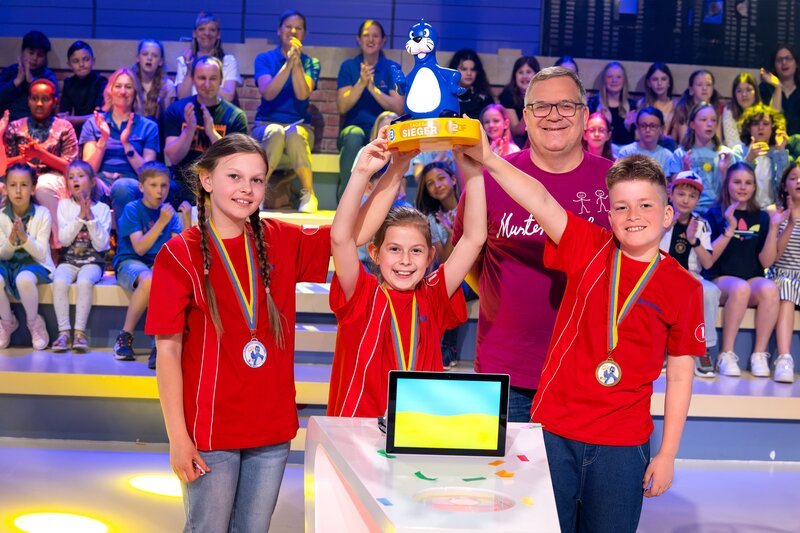 Das Rateteam aus der Ukraine teilt sich den Tagessieg mit dem Team aus Österreich. – Bild: Ralf Wilschewski /​ ZDF