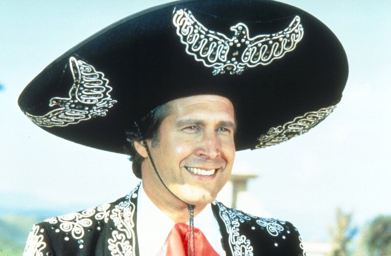 In Wirklichkeit ist Dusty Bottoms (Chevy Chase) alles andere als ein furchtloser, romantischer Held: Als er mit seinen Freunden im wirklichen Leben Tapferkeit unter Beweis stellen muss, sucht der Angsthase schnell das Weite … – Bild: Kabel Eins Classics