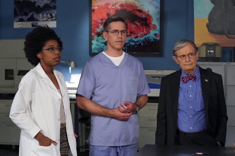 (v.l.n.r.) Kasie Hines (Diona Reasonover); Dr. Jimmy Palmer (Brian Dietzen); Donald Mallard (David McCallum) – Bild: CBS Broadcasting Inc.