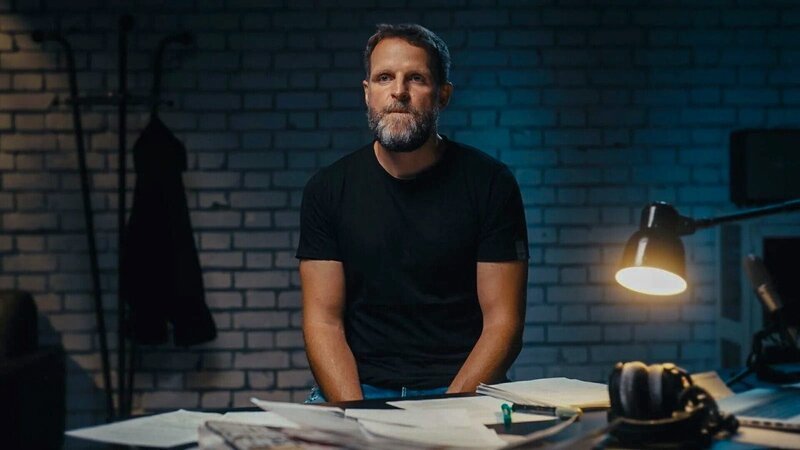 Journalist und Podcaster Thomas Killian im Interview. – Bild: ORF/​ONE GATE/​Sky/​Bavaria Fiction/​Alexander Vexler