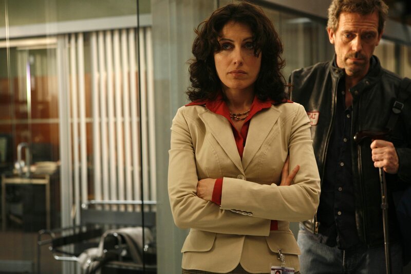 Ein neuer Patient wird ins Princeton Plainsborough eingeliefert. Es ist Lucy, ein sechs Jahre altes Mädchen, das einen Schlaganfall hatte. Cuddy (Lisa Edelstein) ist mit House’ (Hugh Laurie) Behandlungsmethode mal wieder gar nicht einverstanden. – Bild: NBC Universal, Inc. /​ Isabella Vosmikova