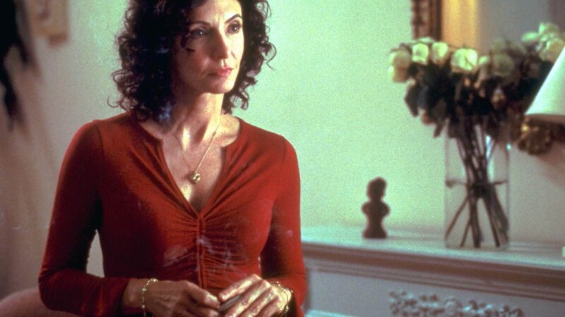 Hat Grace Rinato (Mary Steenburgen) die Schwester des Vergewaltigungsopfers umgebracht? – Bild: RTL