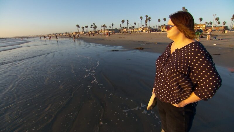 Melissa takes in the views at a beach. – Bild: Discovery Communications