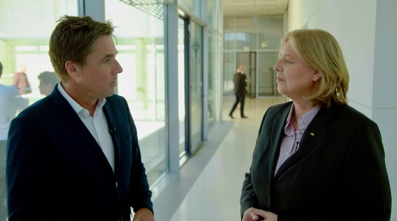 Markus Feldenkirchen (l.) trifft Bärbel Bas im Bundestag in Berlin – Bild: WDR/​Denise Jacobs/​beckground tv