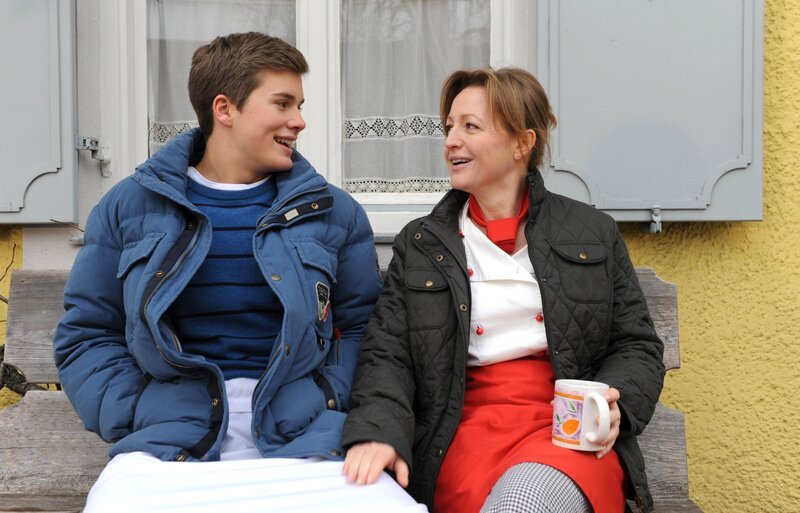 Patrick Westenrieder (Lucas Bauer) und Veronika Brunner (Senta Auth). – Bild: BR/​Marco Orlando Pichler