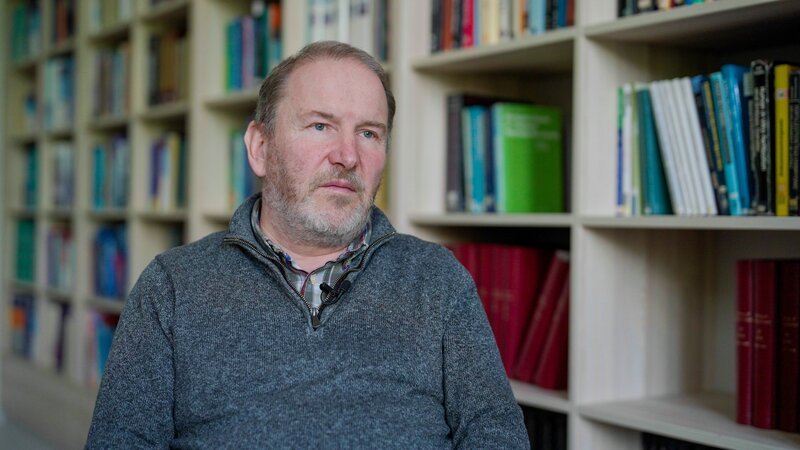 Professor Stefan Schlatt, Universität Münster, forscht an Affen und Mäusen zur männlichen Zeugungsfähigkeit. Auch im Hinblick auf Jungen und männliche Jugendliche, die aufgrund von Bestrahlungen oder Chemotherapie keine Kinder mehr zeugen können. Professor Schlatt war der Einzige, der seit  bereit war, „37°“ seine Tiere zu zeigen. – Bild: ZDF und Manfed Karremann