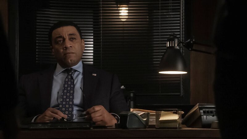 Fueled by his betrayal, Elizabeth Keen (Megan Boone) seeks vengeance on Reddington (James Spader). – Bild: Sony Pictures /​ Sony Pictures Television