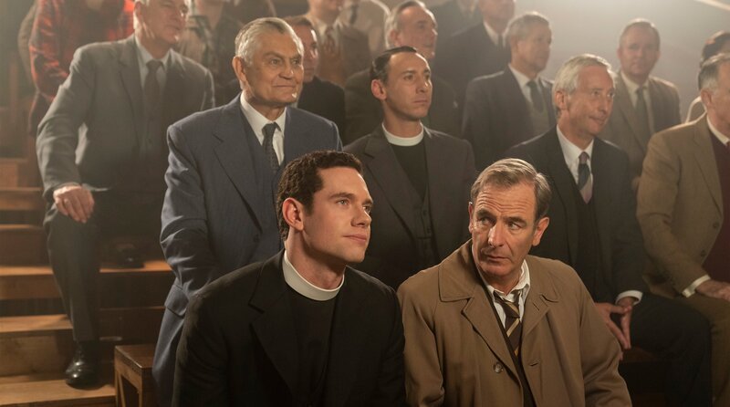ONE GRANTCHESTER, „Staffel 5, Folge 5“, am Mittwoch um 21:45 Uhr. v.l.n.r. Will Davenport (Tom Brittney) und Geordie Keating (Robson Green). Hinten v.l.n.r.: Nick Brimble (Jack Chapman), Al Weaver (Leonard Finch). – Bild: WDR/​Kudos/​ITV/​Masterpiece