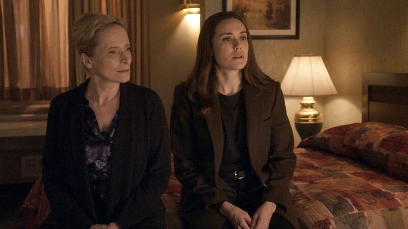 Katarina Rostova (Laila Robins, l.), Elizabeth Keen (Megan Boone, r.) – Bild: Sky Investigation (ITAL)