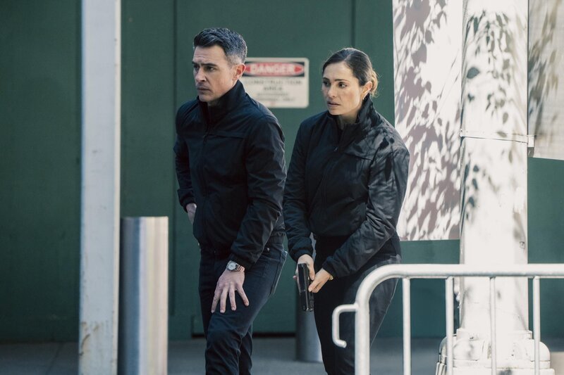 „Defector“ – CBS Original Series FBI. Pictured (L-R): John Boyd as Special Agent Stuart Scola and Juliana Aidén Martinez as Eva Ramos. – Bild: CBS Broadcasting, Inc. /​ Bennett Raglin