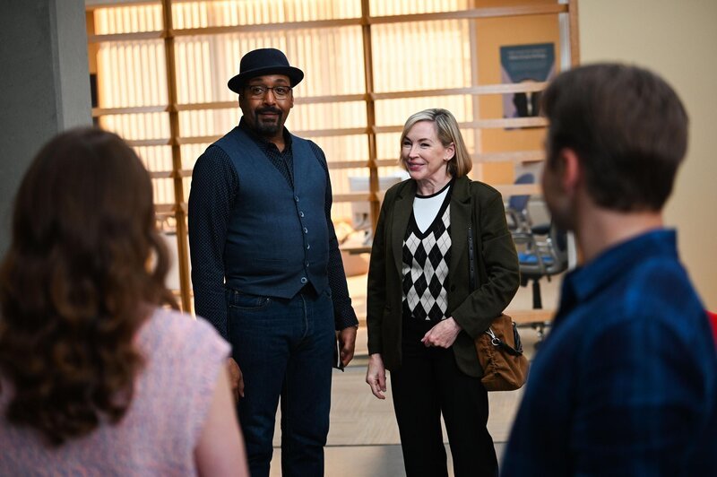 Alec Mercer (Jesse L. Martin, l.); Renee Franklin (Bess Armstrong, r.) – Bild: Universal Television LLC