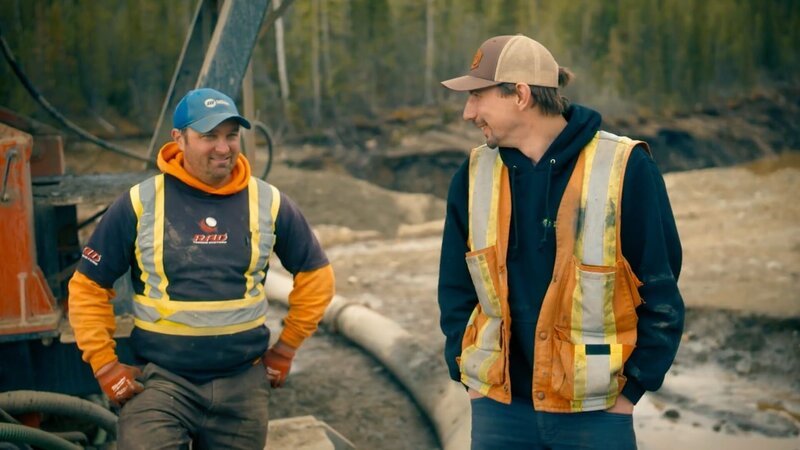 L-R: Mitch Blaschke, Parker Schnabel – Bild: Warner Bros. Discovery