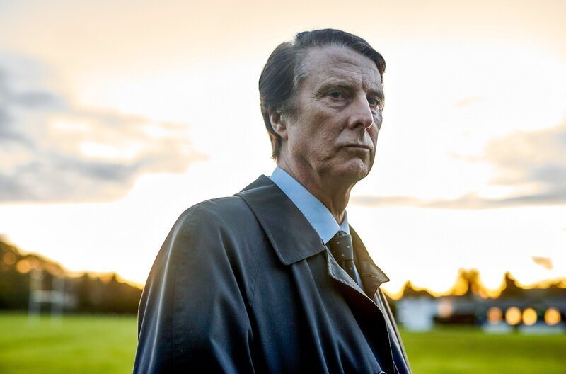 Der zweite Mord ist für David Baker (David Threlfall) ein Schock. – Bild: ARTE F /​ Robert Viglasky