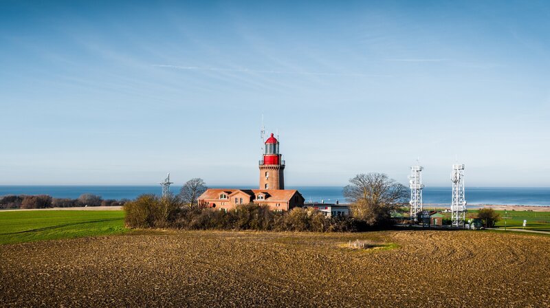 Leuchtturm von Bastorf – das höchstgelegene Leuchtfeuer an Deutschen Küsten. – Bild: NDR/​Udo Tanske