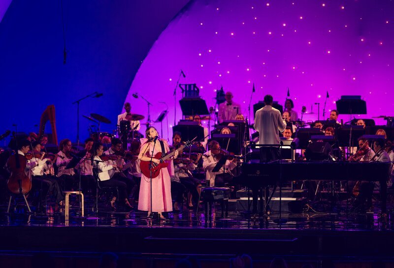 Die isländische Musikerin Laufey – Bild: ZDF und Skyler Barberio